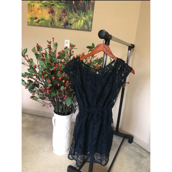 HOLLISTER NAVY LACE DRESS - Picture 1 of 3